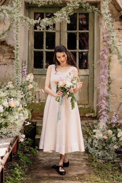 Can You Wear Linen Dress to a Wedding? Stylist Tips
