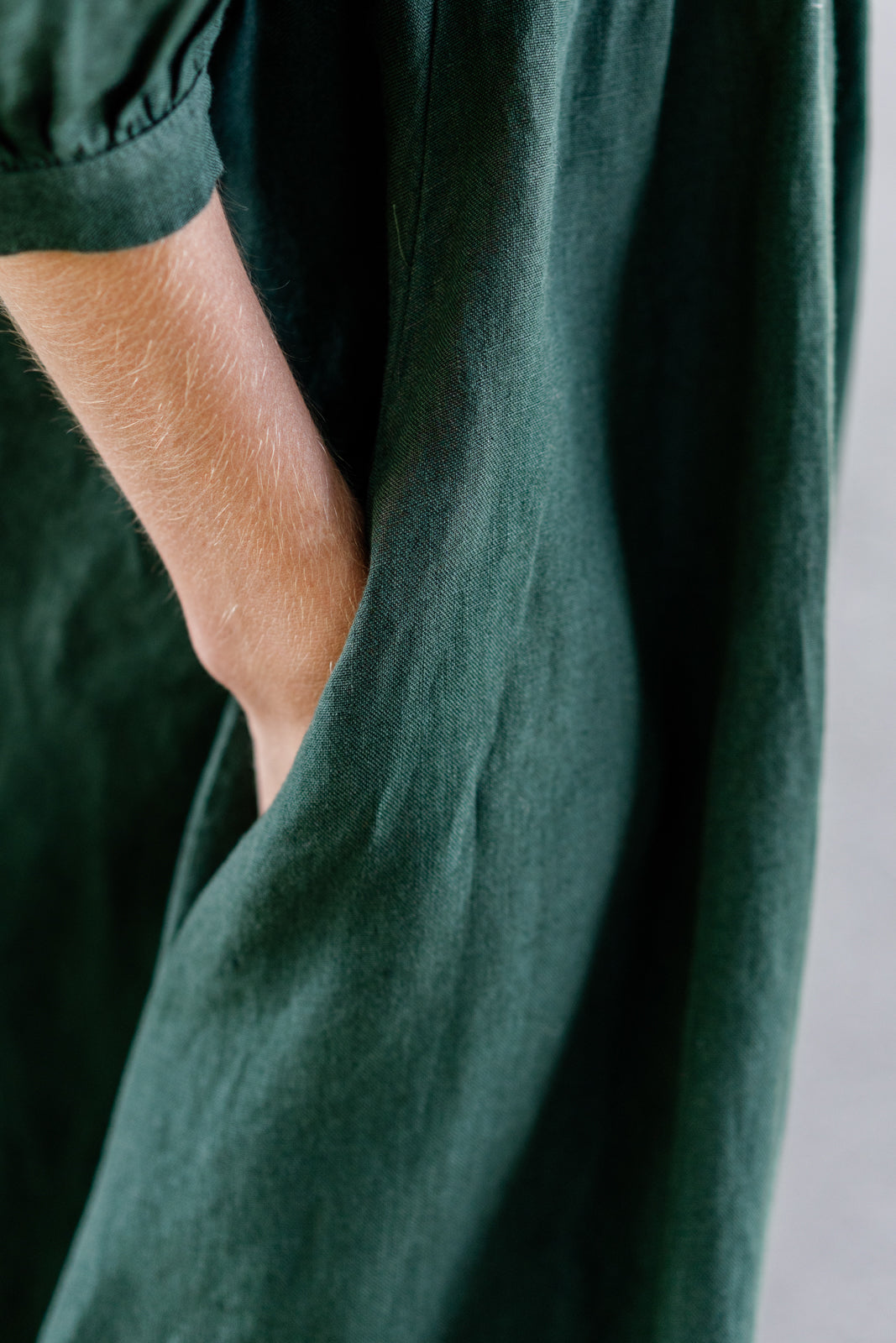 Evergreen linen dress with pockets from Son de Flor
