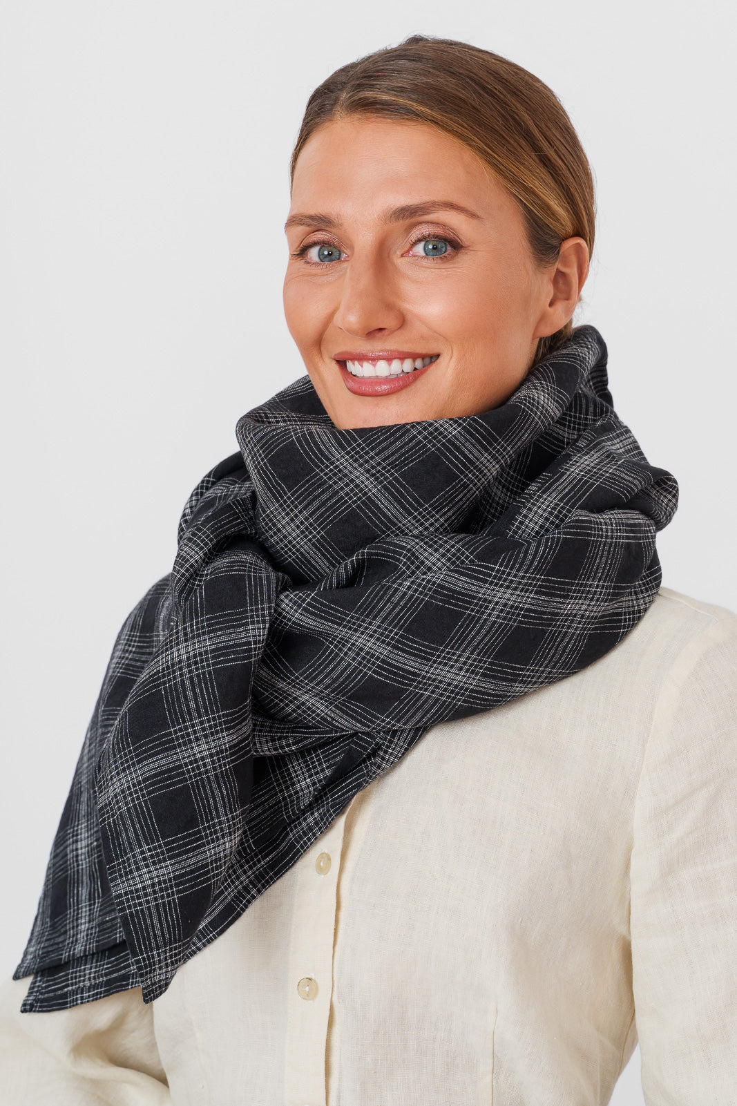 Palisandra Scarf, Black Tartan#color_black-tartan