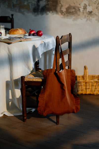 Ruffle Tote Bag#color_warm-brown