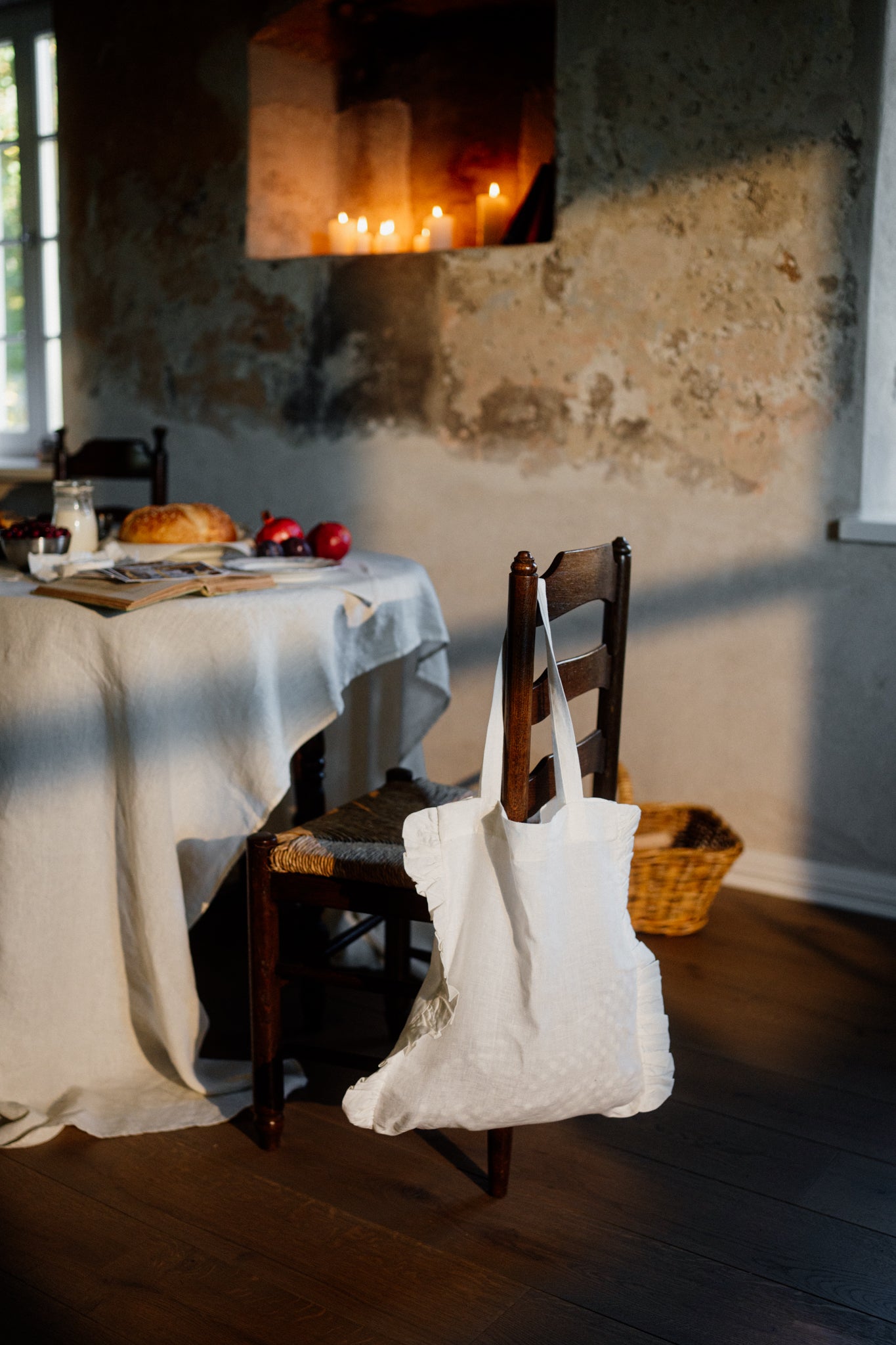 Ruffle Tote Bag#color_white-magnolia