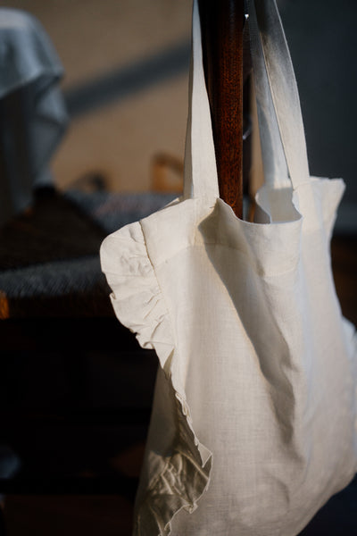 Ruffle Tote Bag#color_white-magnolia