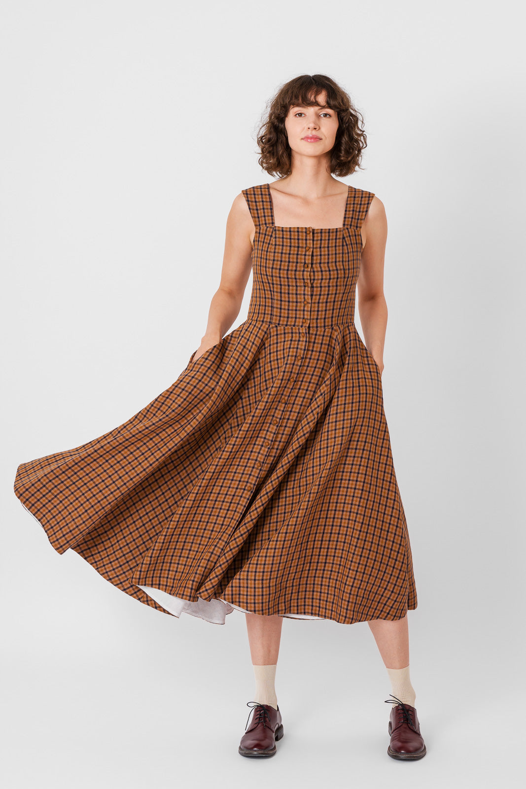 Underhill  Dress, Sleeveless
#color_brown-tartan