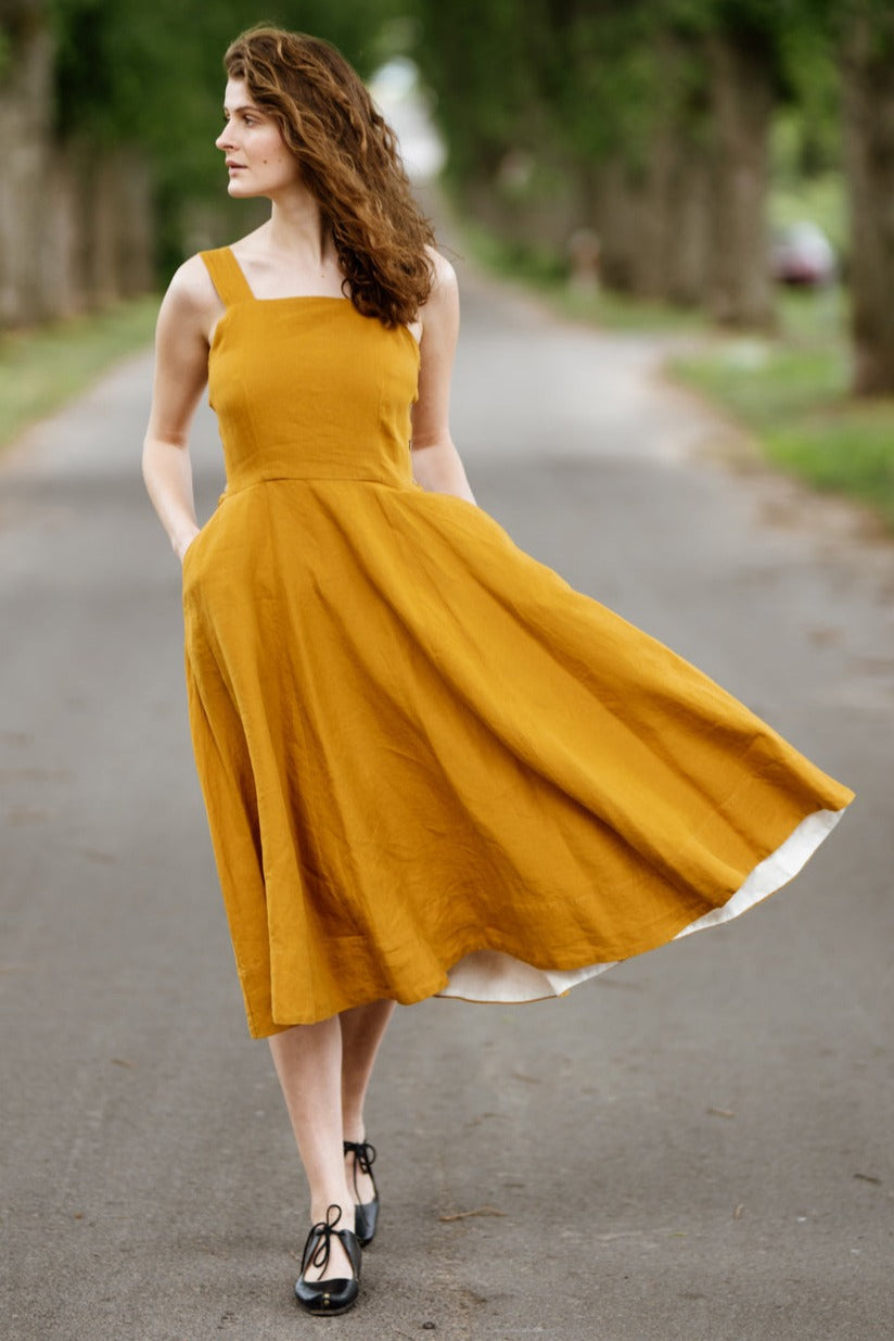 Pinafore Dress, Sleeveless#color_marigold